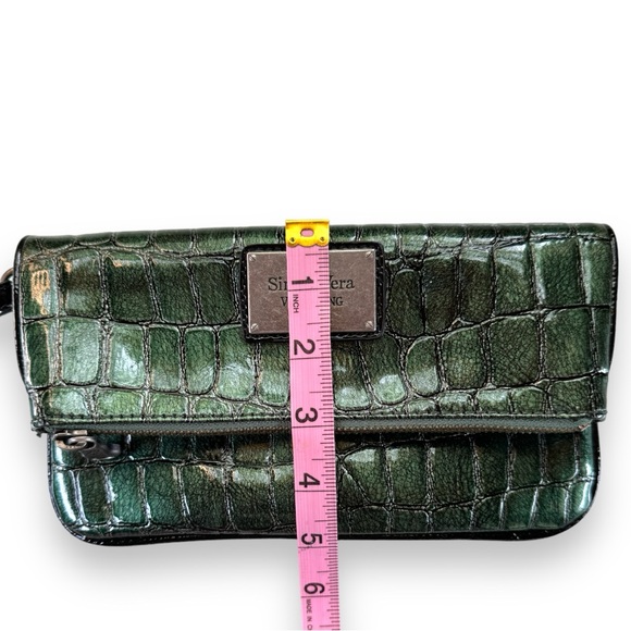 Simply Vera Wang Crocodile Green Wristlet foldover purse EUC faux croc - Picture 6 of 12
